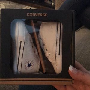 Infant crib Converse